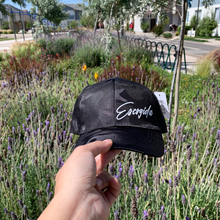 Cargar imagen en el visor de la galería, JOCKEY CAMUFLADO NEGRO "ESCOGIDA"