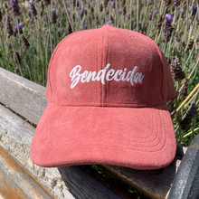 Cargar imagen en el visor de la galería, JOCKEY PREMIUM PLUSH SANDÍA "BENDECIDA"