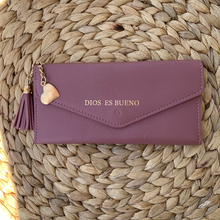 Cargar imagen en el visor de la galería, Billetera “Dios es bueno"