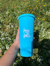 Cargar imagen en el visor de la galería, VASOS TUMBLERS "Jesús nunca falla"