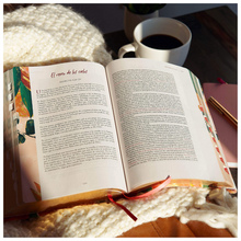 Cargar imagen en el visor de la galería, Biblia Devocional Centrada en Cristo con índice