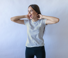 Cargar imagen en el visor de la galería, Polera mujer “Redimida"