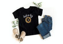 Cargar imagen en el visor de la galería, Polera Kids “Jesús es Rey”
