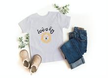 Cargar imagen en el visor de la galería, Polera Kids “Jesús es Rey”
