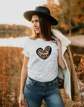 Cargar imagen en el visor de la galería, Polera mujer “Amada"
